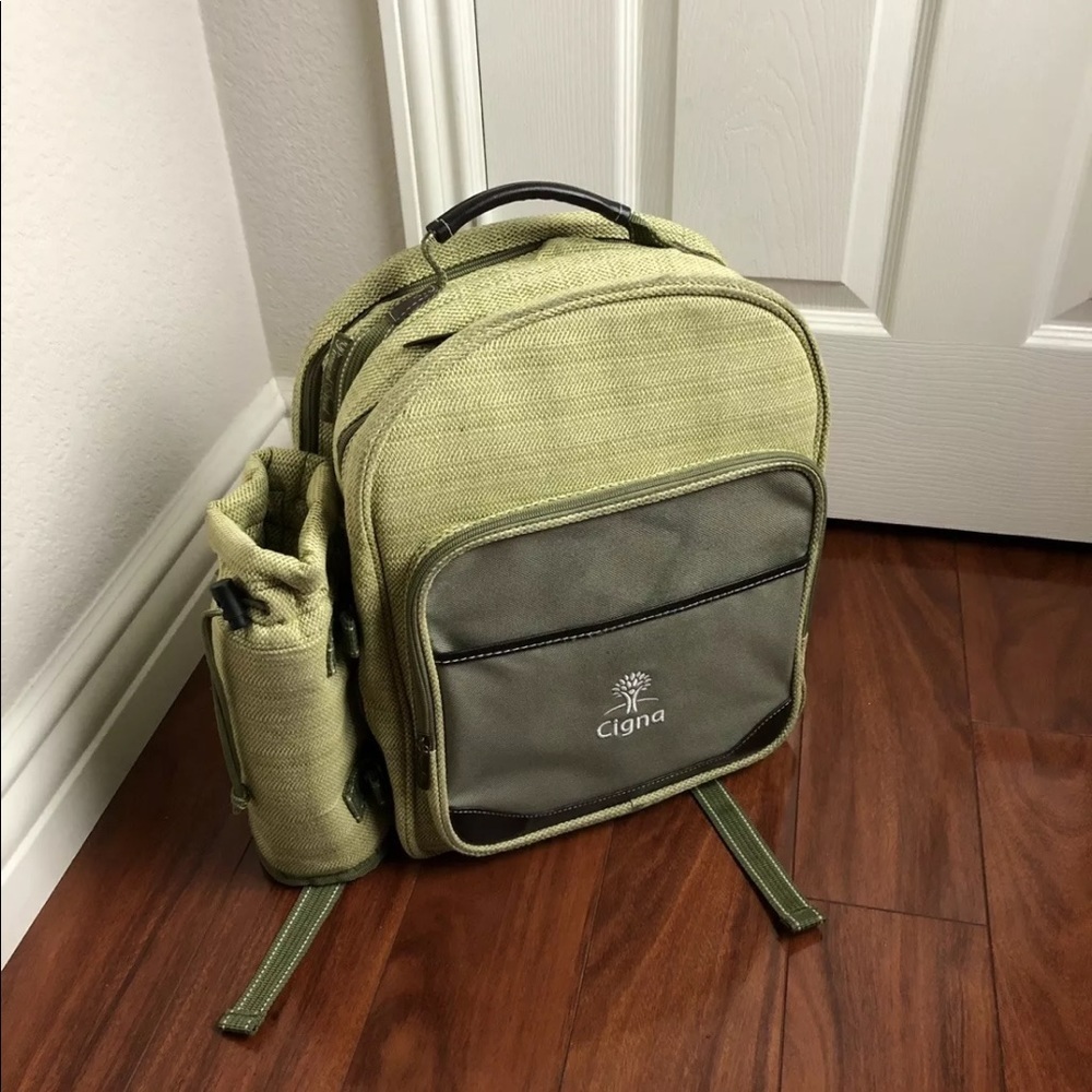 Cigna Ascot Backpack Picnic for Four - Picture 2 of 3